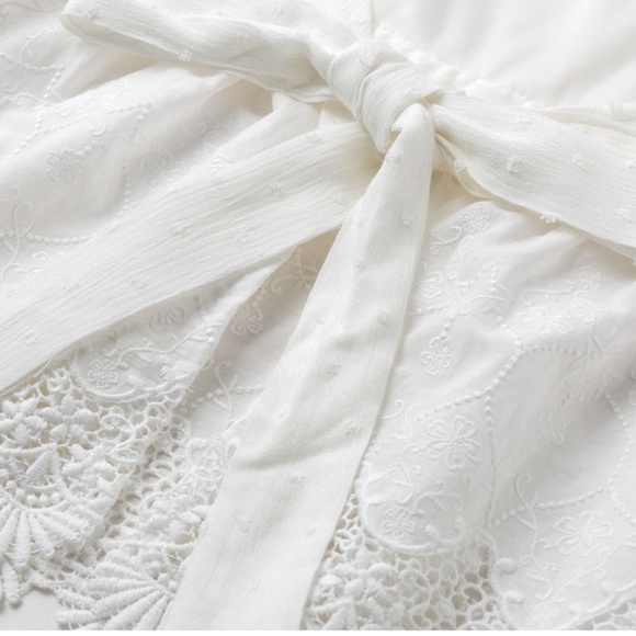 Lace Detailed Backless White Top - Picture 11 of 16